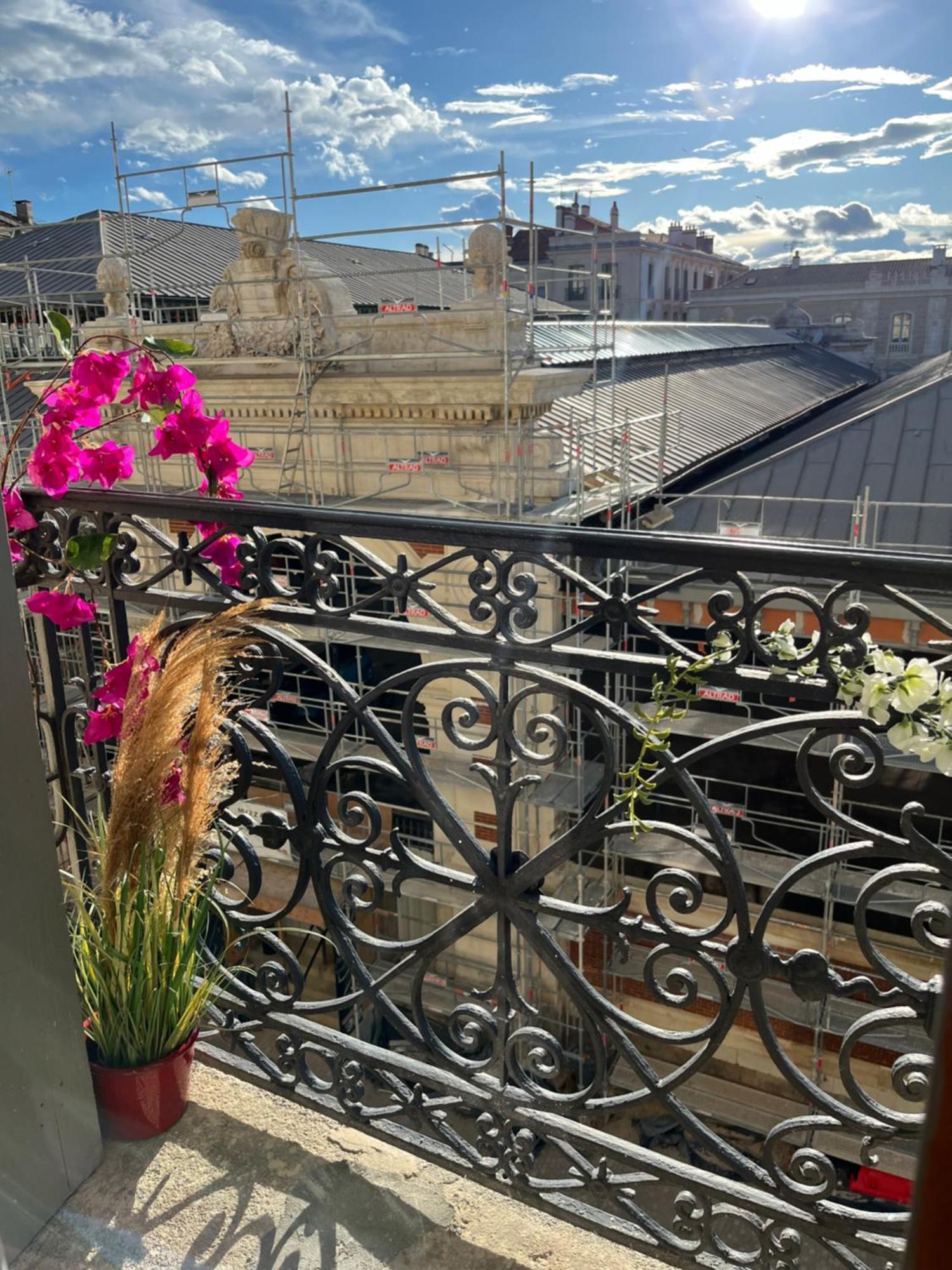 Appartement De Charme Avec Balcon Au Pied Des Commerces Безие Екстериор снимка